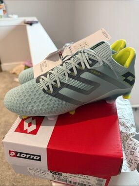 NIB Lotto Soccer Cleats size 7.5